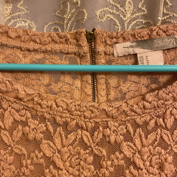 Lace zippered top - Picture 3 of 10